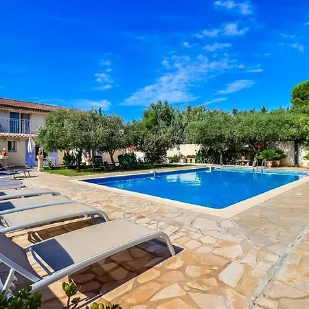 Le 4p - Appt 4p Climatise Avec Piscine Apartment *